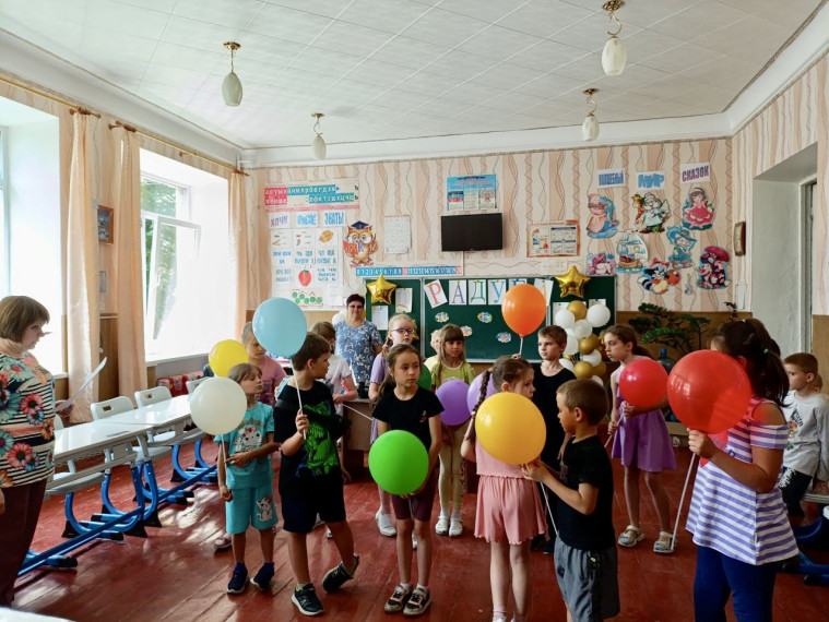 «День умника и умницы» в пришкольном лагере «Алые паруса».